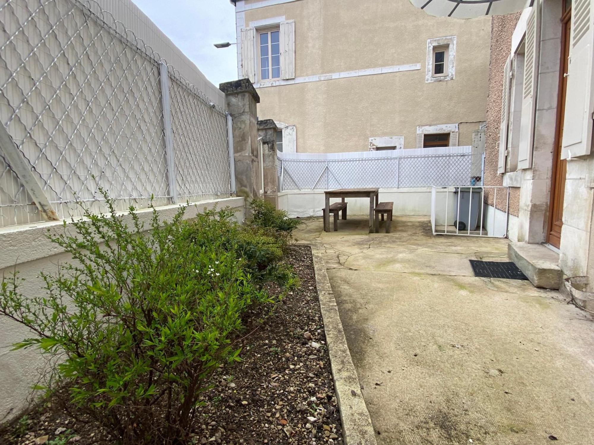 Maison Au Centre De Tanlay Villa Екстериор снимка